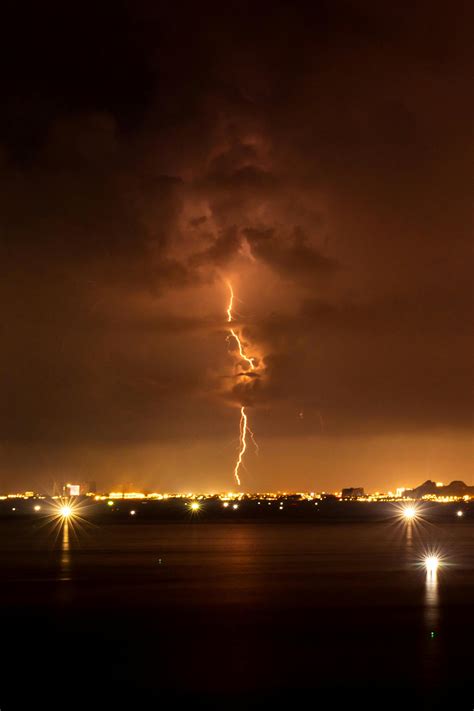 Lightning On Night Sky · Free Stock Photo