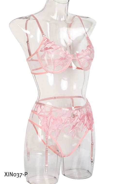 Многу убав триделен комплет големини S M XXX SEX SHOP LIBIDO