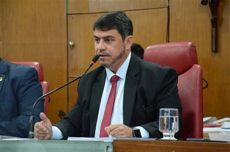 Dinho Agraciado Trof U Presidente Destaque Entregue Pela Uni O