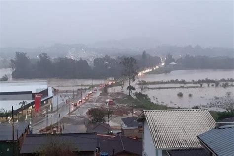 Temporais Acendem Alerta Para Alagamentos E Deslizamentos Em Sc