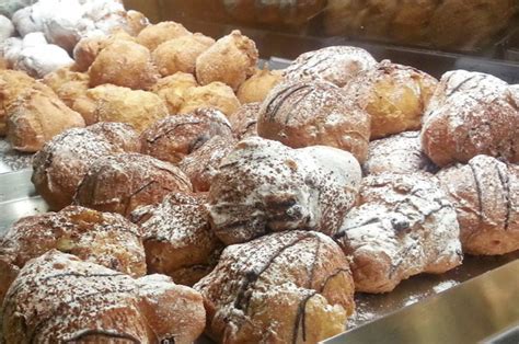 The frittelle, Venice Carnival traditional food | Luxrest Venice