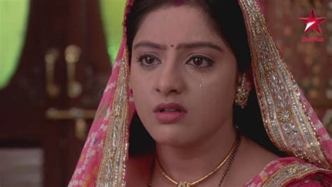 Diya Aur Baati Hum S05E53 Sandhya Gives Her Books To Bhabho Full