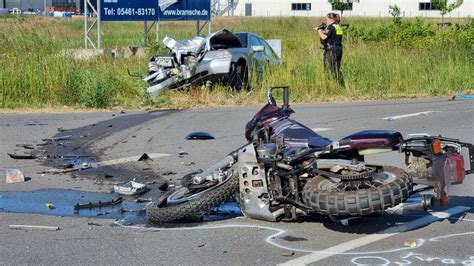 T Dlicher Motorradunfall Autofahrer F Hrt In Biker Gruppe