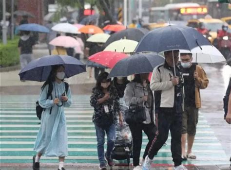 快訊下班帶傘！3縣市發布雷雨通報 大雨＋雷擊持續至18：15 中天新聞網