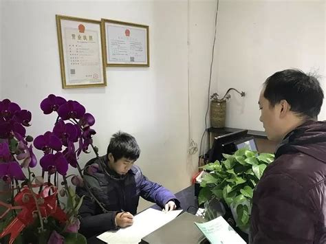 明确责任强落实 齐抓共管保平安 ——云锦社区联合物业、商铺签订综合管理责任书