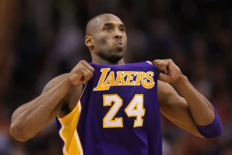 柯比布萊恩 Kobe Bryant 驚傳搭乘直升機墜毀意外逝世！nba傳奇殞落享年41歲震撼籃壇