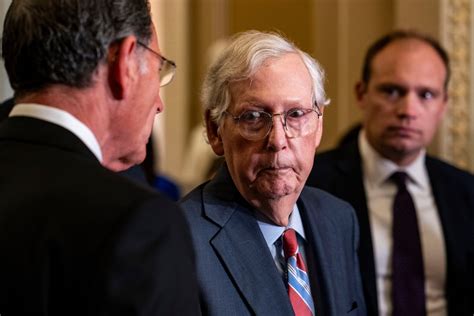 Mitch Mcconnell Back To Work After Freeze Up Offers No Health Updates