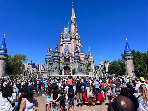 Spring Break Crowds Mean Long Lines in Disney World - MickeyBlog.com