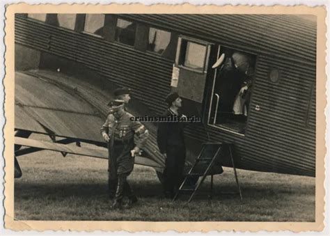 Orig Foto General Offiziere Mit Junkers Ju Flugzeug Am Flugplatz