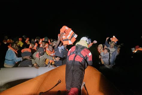 Plus de 270 migrants secourus en Méditerranée par lONG Sea Watch la