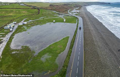 Uk Weather Storm Nelson Hits Easter Holidaymakers As Gales Blow Roof