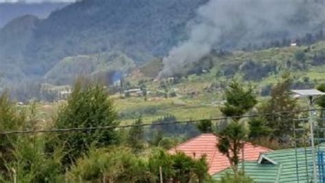 KKB Kembali Berulah Bakar 3 Bangunan Di Kabupaten Puncak Rumah Guru