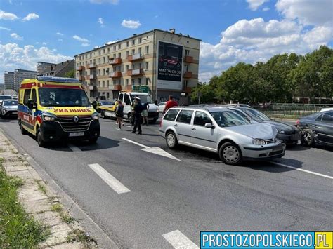 Zderzenie trzech samochodów na ul Nysy Łużyckiej w Opolu