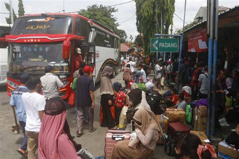 Pemudik Di Terminal Kalideres Sudah Mulai Ramai