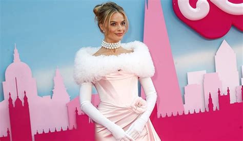 Жүжигчин Марго Робби "Barbie"-гийн хэв маягийг дүрсэлсэн ном гаргана