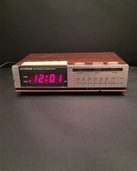 Vintage Lloyds Am Fm Dual Alarm Clock Radio By Yvettestailings