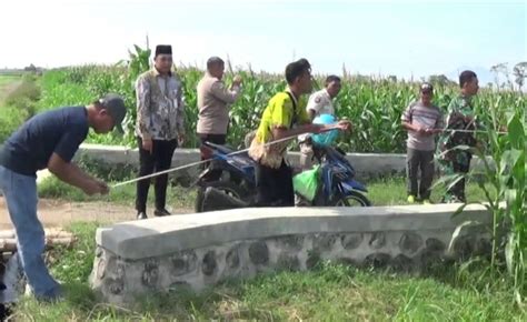 Plt Camat Sumberasih Hadiri Kegiatan Monev Dd Dan Add Tahap Tahun