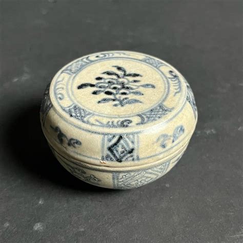 【目立った傷や汚れなし】no06 36 安南染付花文香合 Antique Blue And White Ceramic Lidded Bowl