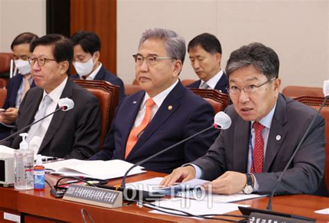 포토 박진 박형준 윤상직 2030부산엑스포특위 업무보고 이투데이