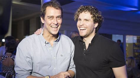 Amor Vida Traz Casal Homossexual Vil O Que Gay Enrustido E Ex Periguete Que Se Converte E