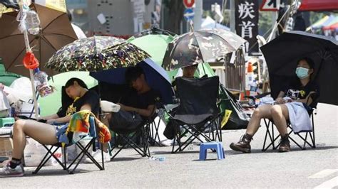 La Polic A De Hong Kong Desmantela Las Barricadas Pero Deja A Los