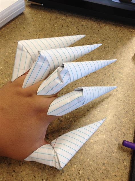 How to make paper claws - B+C Guides