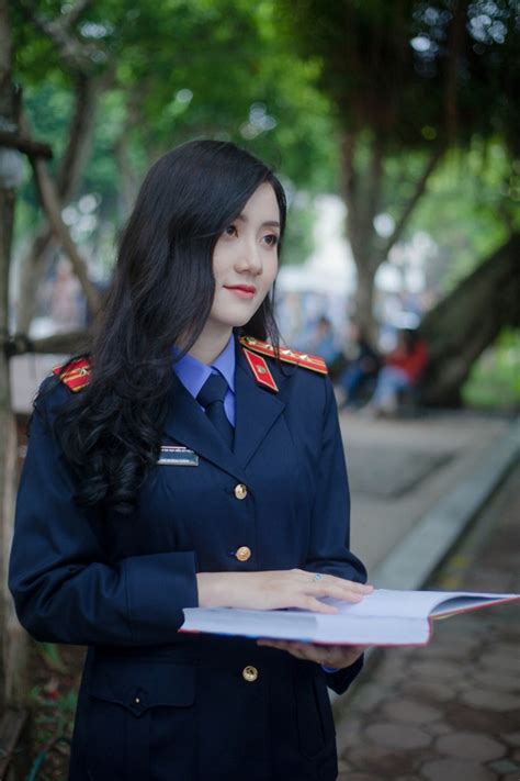 Ngắm vẻ đẹp lấp lánh của hot girl Đại học Kiểm sát Hà Nội
