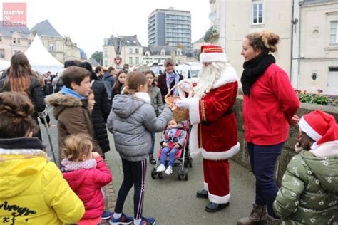 Segré en Anjou Bleu Le marché de Noël vitrine festive du commerce