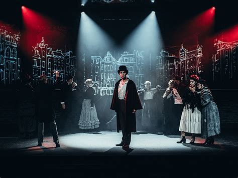 Broadway Entertainment Stages Jekyll And Hyde Musical With Cameo Lighting