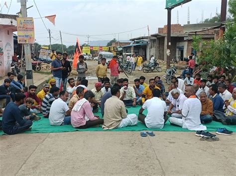 Activists Of Hindu Jagran Manch Staged A Sit In With The Villagers