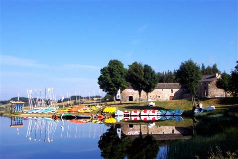 Baignade Au Lac De Devesset Au Chambon Sur Lignon Office De Tourisme