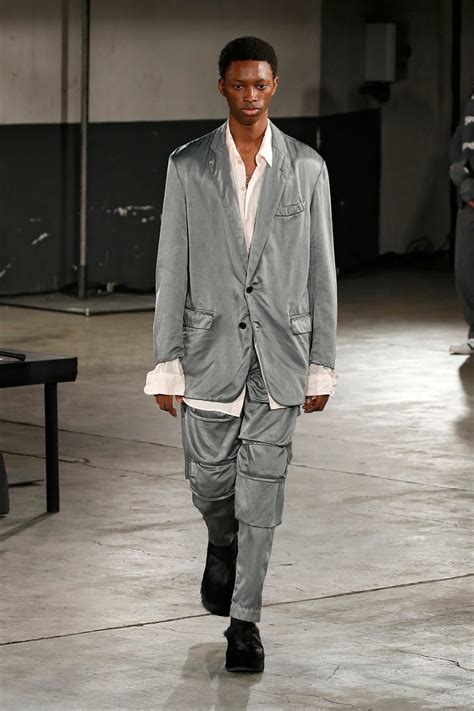 Dries Van Noten show, Runway, Menswear, Fall Winter 2023, Paris Fashion Week, Runway Look #30 ...