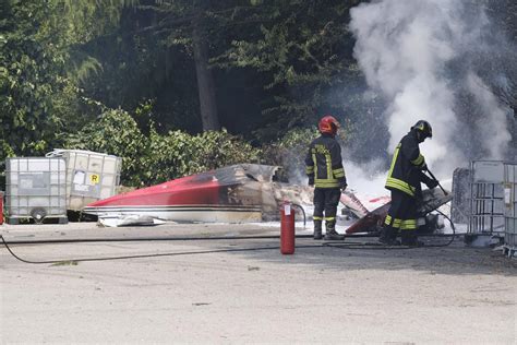 Padova Piccolo Aereo Precipita All Esterno Dell Aeroporto Morto Il