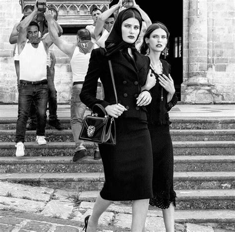 Pin On Dolce Gabbana Dolce And Gabbana Isabeli Fontana Model