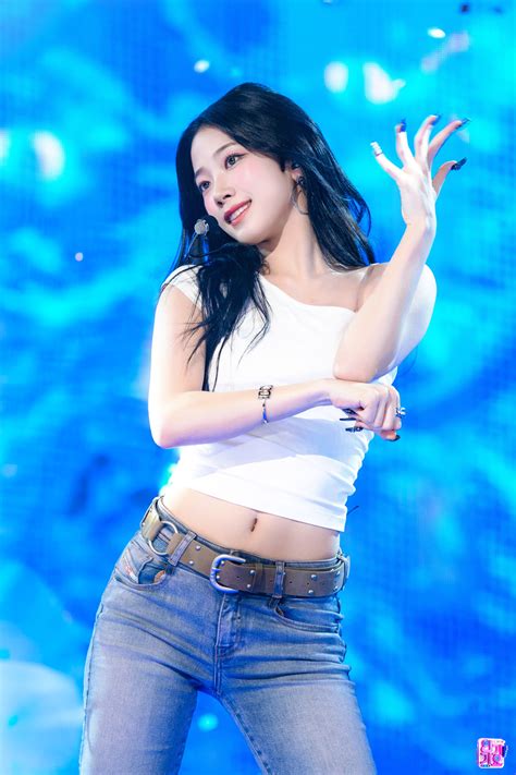 240901 LE SSERAFIM Kazuha Crazy 1 800 Hot N Fun At Inkigayo Kpopping