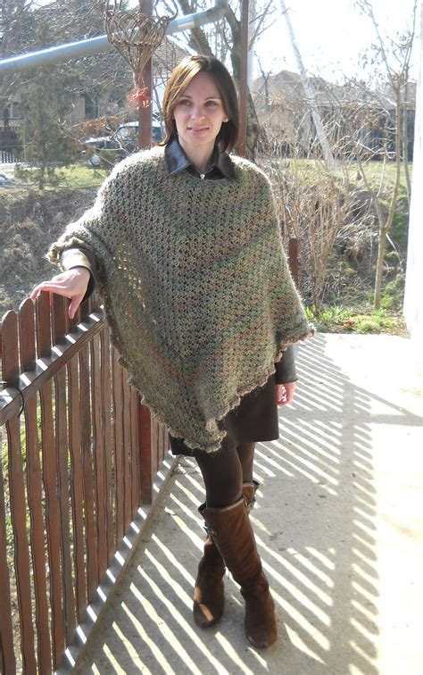 Ravelry Martha Stewart Coming Home Poncho Plus Crochet By Lion Brand Yarn Crochet Poncho