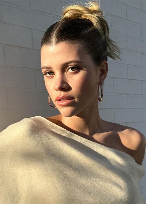 How To Recreate Sofia Richie Grainge S Signature Sleek Bun Beauty Crew