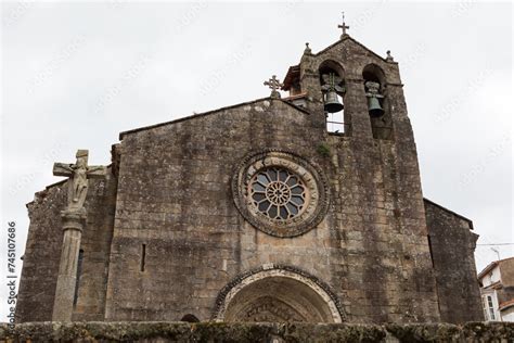 Vista de la fachada de la iglesia gótica de San Francisco en Betanzos