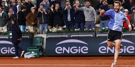 Roland Garros Corentin Moutet Se Qualifie Pour Son Premier E De