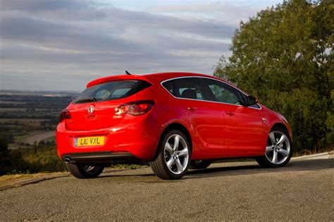 Used Vauxhall Astra Hatchback (2009 - 2015) Review | Parkers