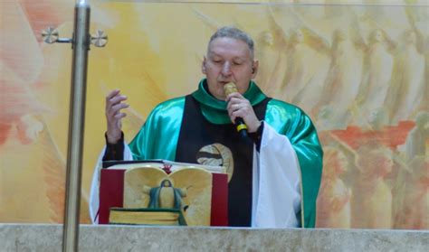 Padre Marcelo Rossi celebra missa de sétimo dia de Agnaldo Rayol