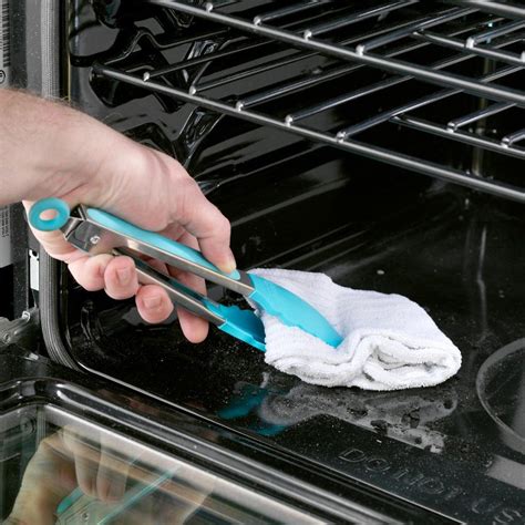 8 Brilliant Uses For Kitchen Tongs All Around the House | Reader's ...