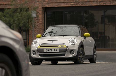 Представлен первый серийный электрический Mini