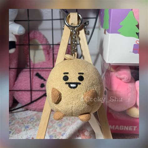 BT21 Official SHOOKY Pongpong Bag Charm Hobbies Toys Memorabilia