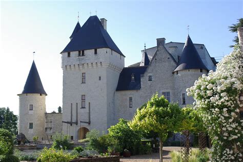 Le Château du Rivau et ses jardins de conte de fées La terre est un