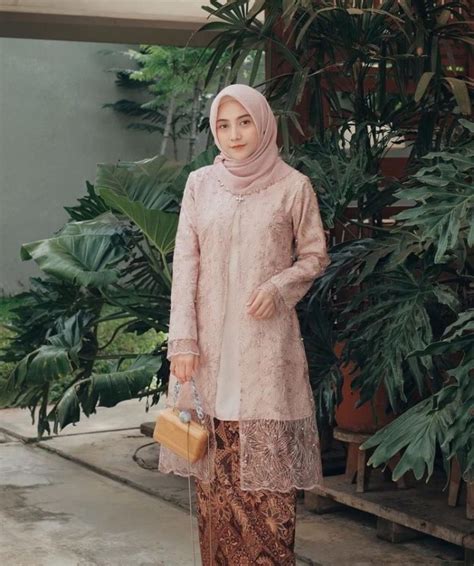 Model Kebaya Modern Hijab Kutu Baru Wisuda Batik