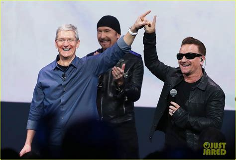 Apple Ceo Tim Cook Gets 750 Million Bonus Find Out Why Photo 4610956 Photos Just Jared