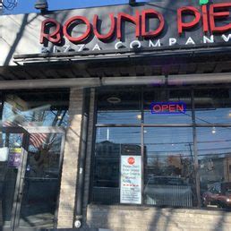 ROUND PIE PIZZA COMPANY Updated December 2024 76 Photos 131