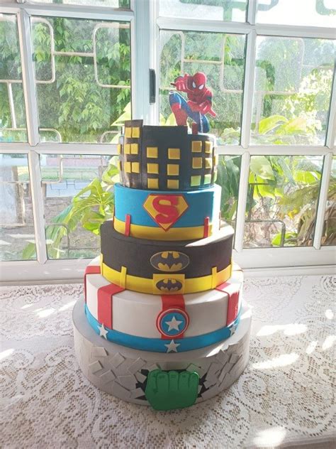 TORTA SUPER HEROES Mirian Dulce Golosinas