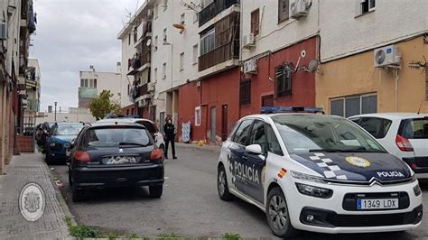 Un conductor atropella a dos agentes de la Policía Local en pleno